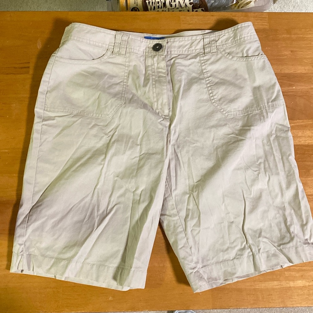Westport Dress Barn Size 10 Light Tan Shorts excellent condition
